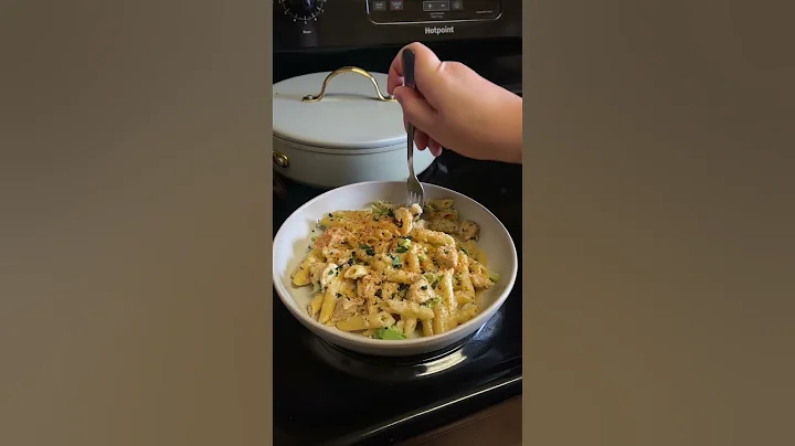 Creamy garlic Parmesan chicken pasta #shorts