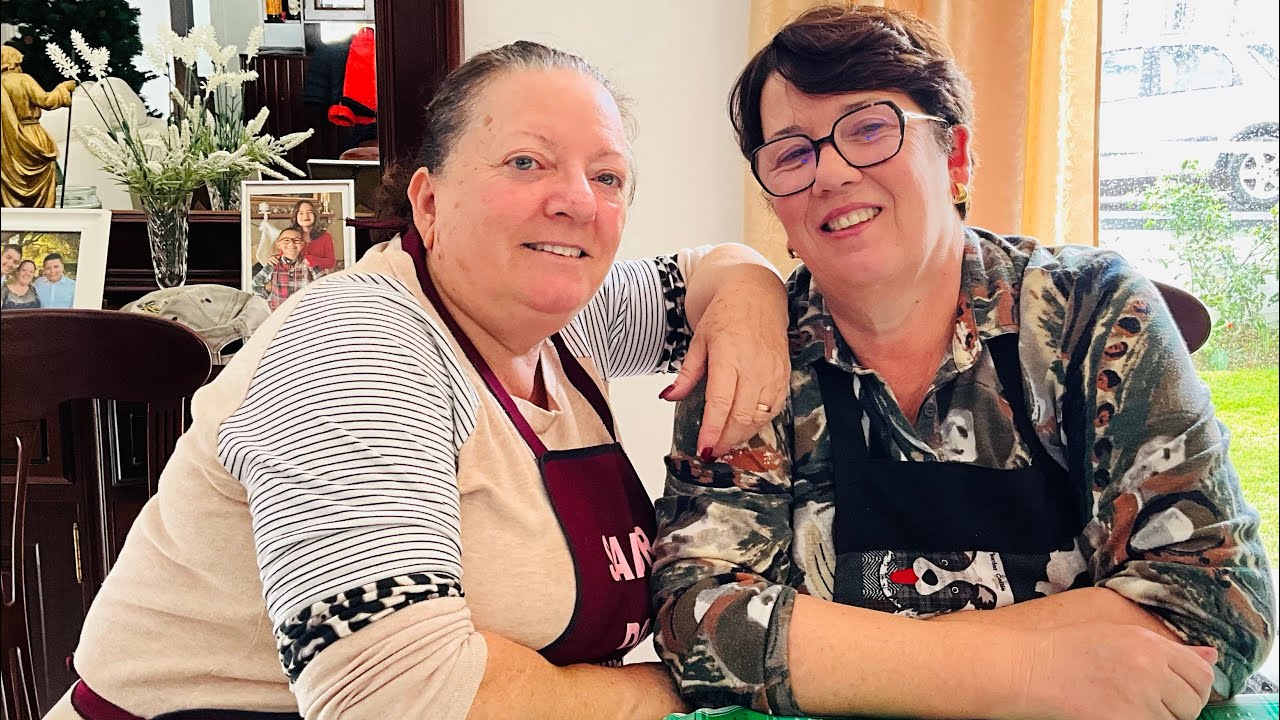 Matança de Porco em Família com Muito Trabalho mas Divertido com a Irmã 