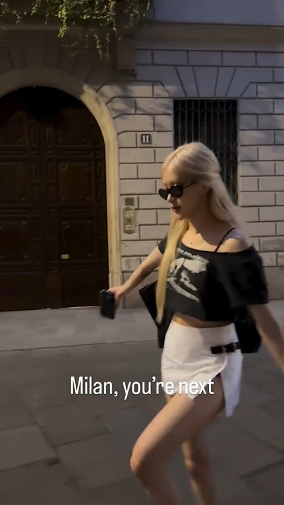 Rosé walks in the Streets of Milan ❤️ #kpop #Rosé #blackpink #blink