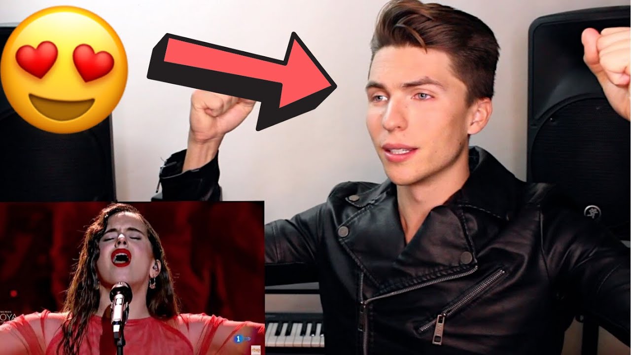 ПРЕПОДАВАТЕЛЬ ВОКАЛА отреагировал на выступление Росалии с песней «I'm Staying With You»