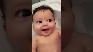 اطفال صغار  يضحكون baby play 😍😍 لايك لتنسون احبكم