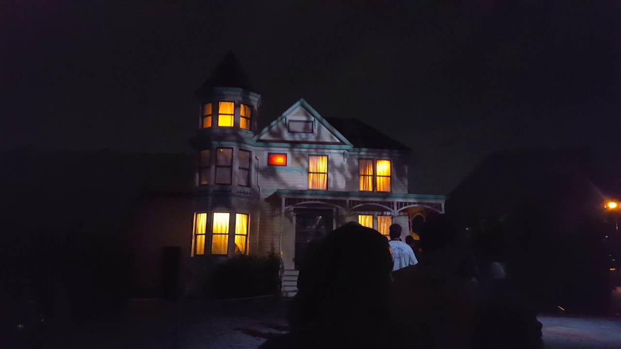 Insidious Facade at Halloween Horror Nights 25 - YouTube