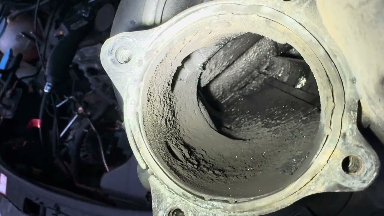 Audi A3 2.0fsi dióhéjas szívósor és dugattyútető tisztítás előtt!!!  