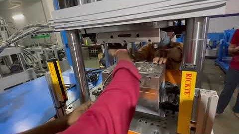 3 pin 6 Amp 8 Cavity  Power Cord Plug Vertical Injection Molding Machine 45 ton 8882378542