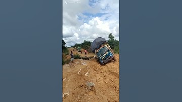Thumbnail of detik detik mobil truk terbalik #shorts #truck #offroad