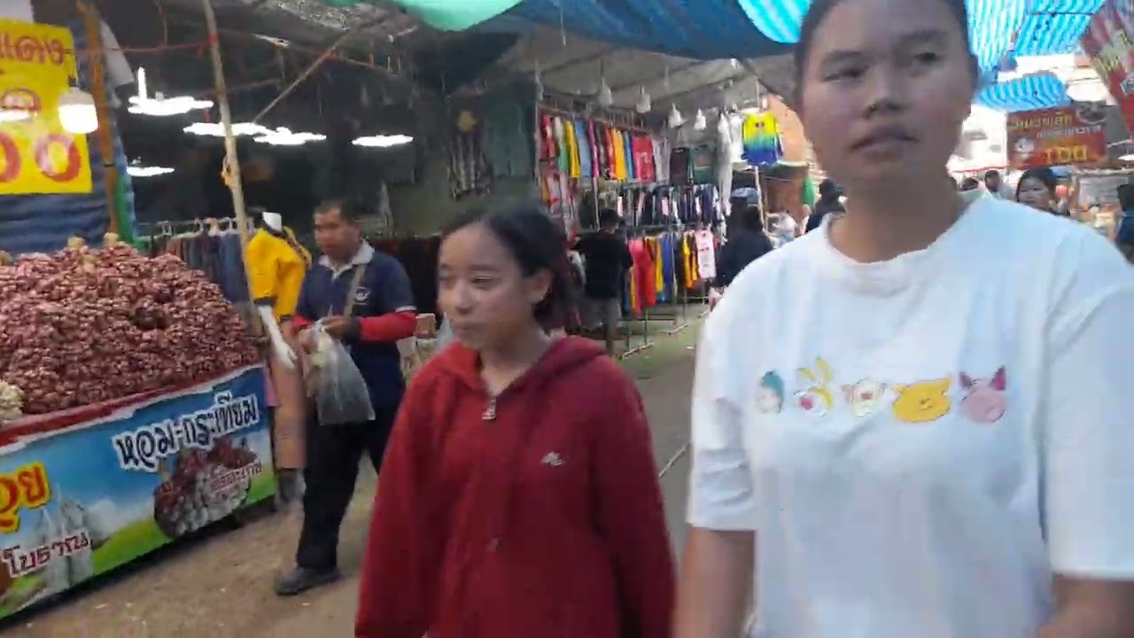 พระเจ้าใหญ่พุทไธสงบุรีรัมย์คนเยอะมากวันนี้เป็นวันสุดท้าย