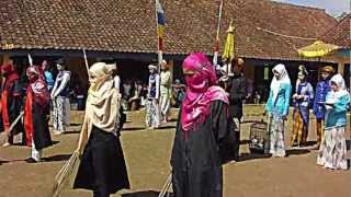 Upacara Adat Mungkasan Kelas IX Tahun Pelajaran 2010-1011