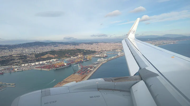 Amazing Barcelona City Approach and Landing | Lufthansa A320 neo