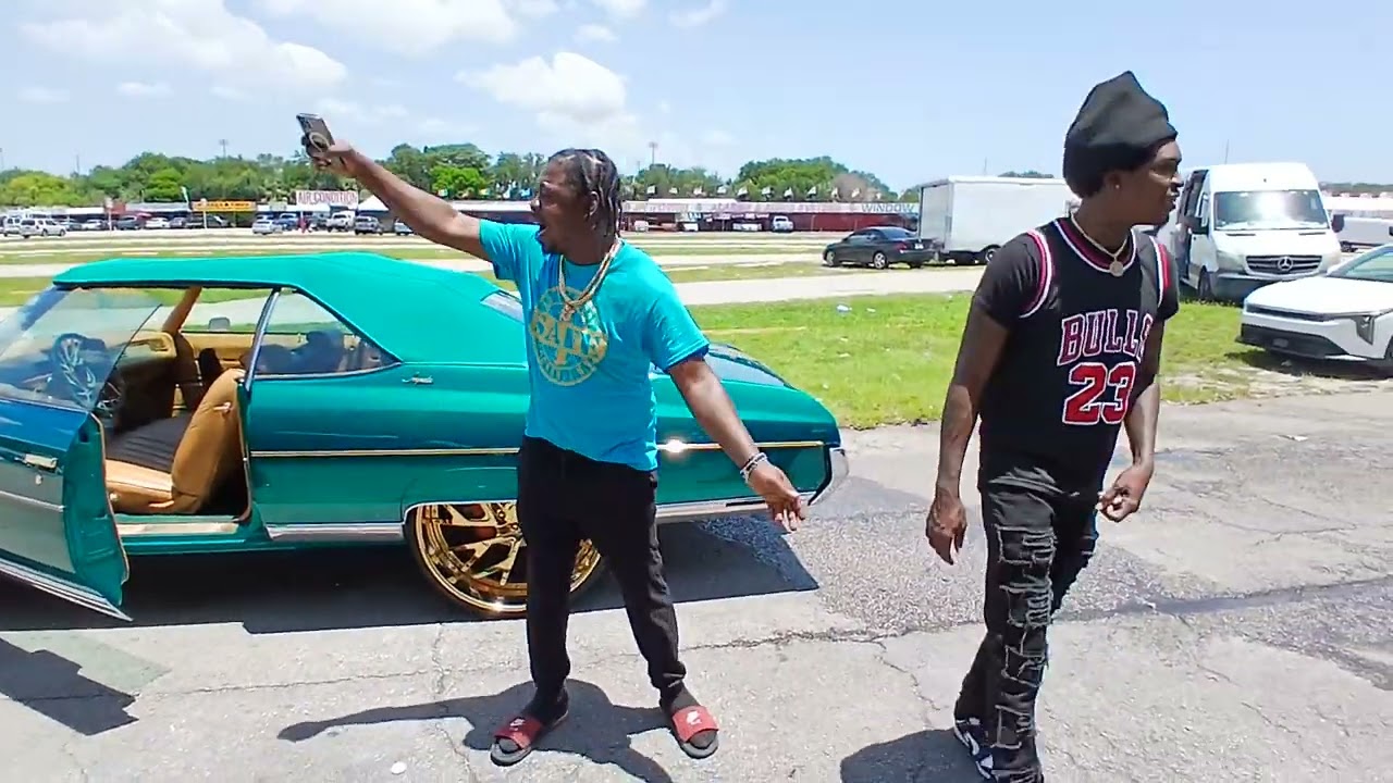 Mr_stay_focused_no_matter_what and addagreat at the swapshop on sunrise