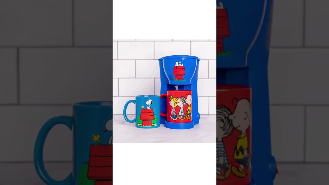 Uncanny Brands Peanuts Single Cup Coffee Maker Gift Set with 2 Mugs || kaffa abode