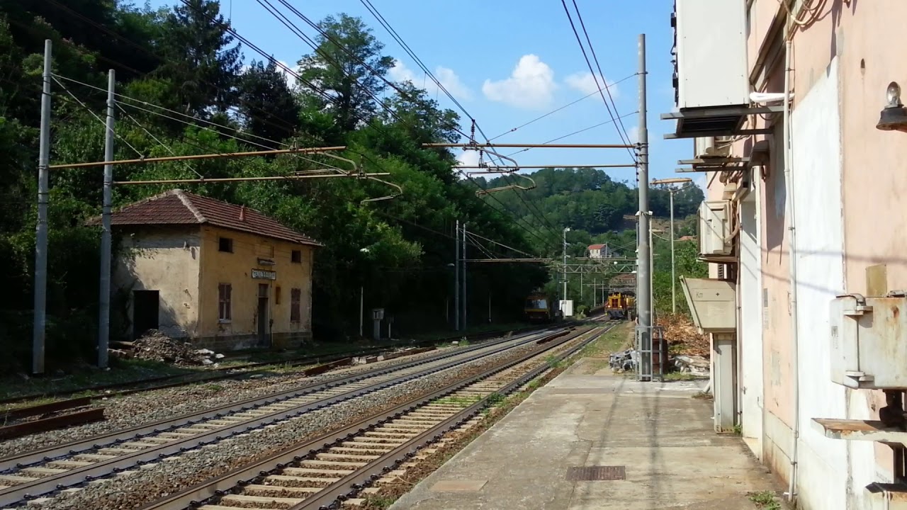Treno cantiere in transito a Genova San Quirico . YouTube