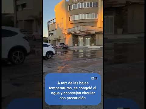 Perdida de agua y formación de hielo en calles 25 de mayo y avenida Keidel de Plaza Huincul