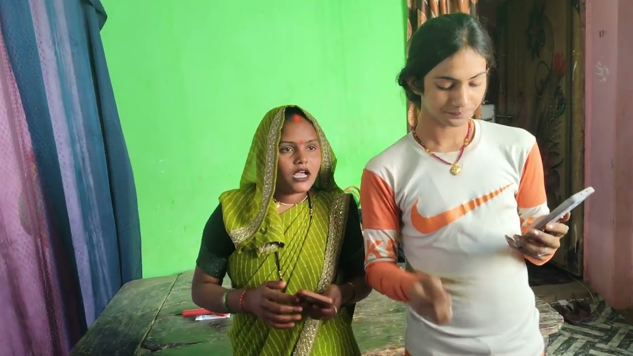 मनीष भैया का चैनल हुआ मोनेटाइज  खुशी में खुशबू रानी के घर पर केककाटा