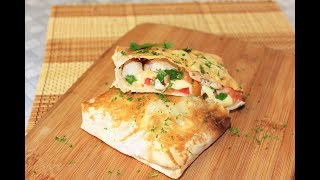 Конвертики из лаваша с сулугуни, курицей и помидорами Конвертики из лаваша с сулугуни, курицей и помидорами