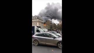 VIDEO - Incendiu de proporții în centrul Parisului, aproape de Opera Garnier 1 video