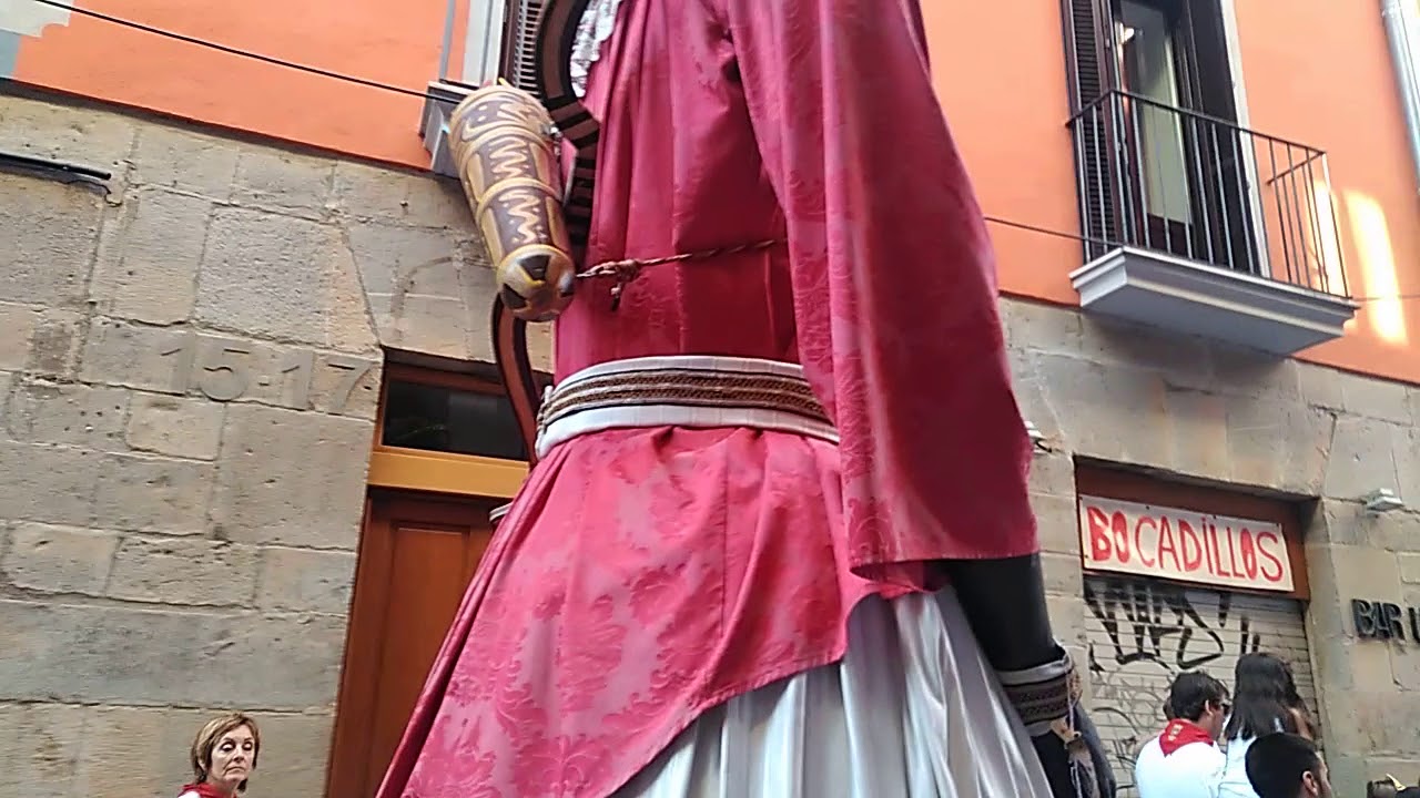 Gigantes de Pamplona pasacalles de toko toko 2018