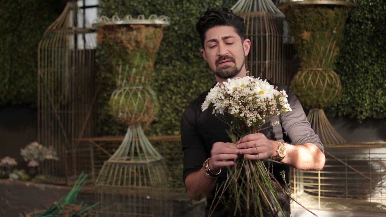 DIY Pom Daisy and Wax Flower 