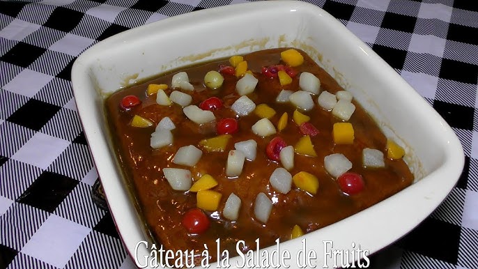 Recette De Gateau A La Salade De Fruits Facile Et Rapide Youtube