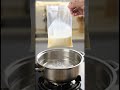 Buat telur orak-arik krim menggunakan kantong plastik di air mendidih #Shorts