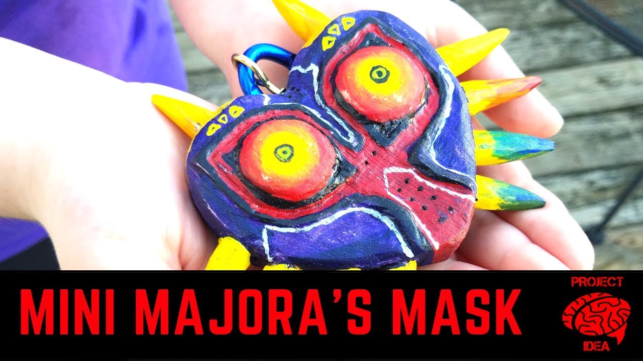 Carving mini majora's mask - YouTube