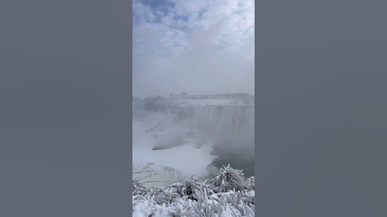 Amazing Frozen Scenes at Niagara Falls With Fantastic Vasiliy