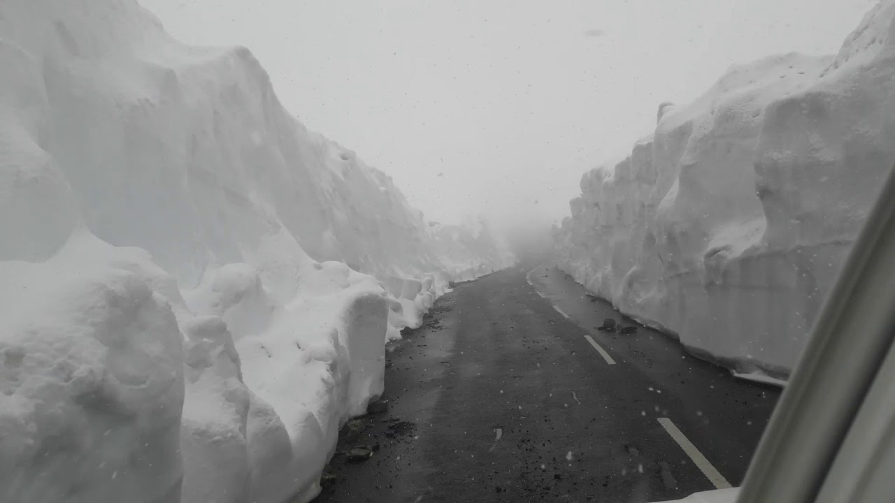 Baralacha Pass ( 4890m)/ Lahaul and Spiti/ Himachal Pradesh in May