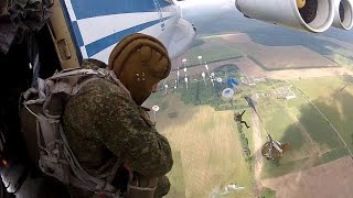 Десантирование 3 человека в секунду (Прыжки с парашютом из самолёта на скорости 400 км/час)
