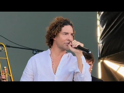 David Bisbal ensaya Vivir asi es morir de amor (agosto 2026)