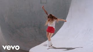 Maggie Rogers - Give A Little (Official Behind The Scenes)