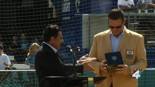 Tony Boselli’s number officially retired, receives Pro Football Hall of Fame ring during halftime