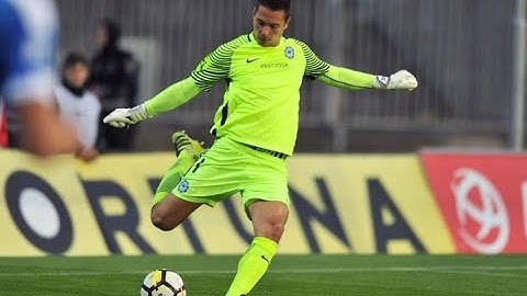 Thủ môn gốc Việt, Filip Nguyễn phất bóng khiến đối thủ phản lưới