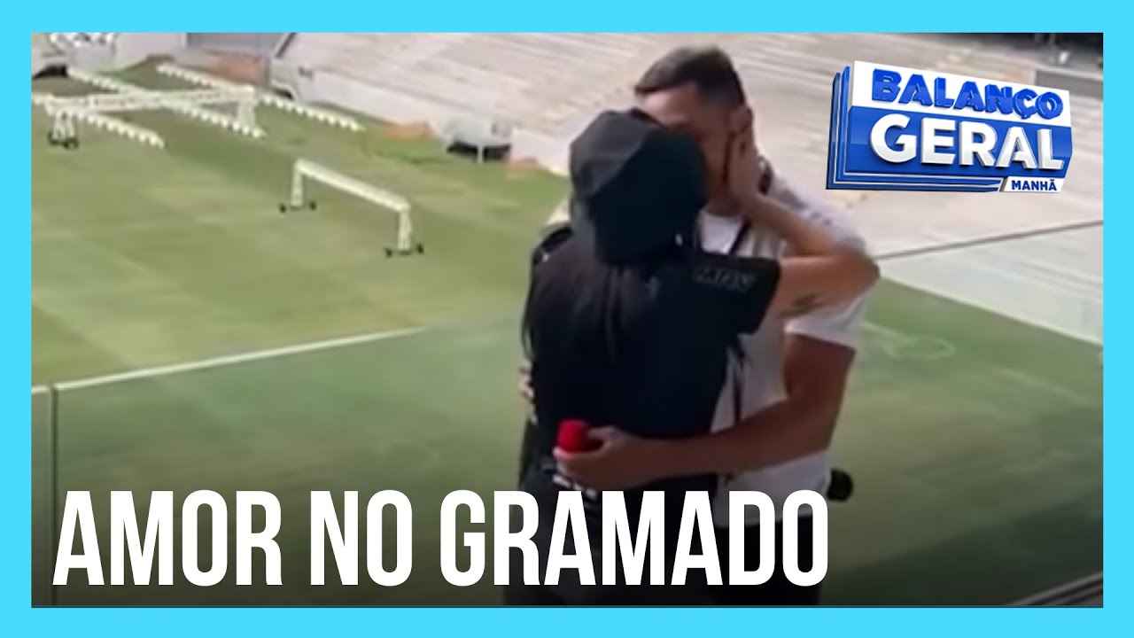 Pedido de casamento surpreende em estádio de futebol