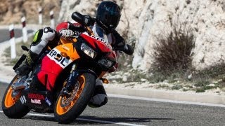 Test-Video | Honda CBR 600 RR 2013 |  Action & Onboard & Fahreindrücke(Unser Vauli durfte die Honda CBR 600 RR in Kroatien testen und hat sein Fazit zusammengestellt welches ihr im Video sehen könnt. Testbericht auf 1000PS ..., 2013-04-17T10:06:33.000Z)