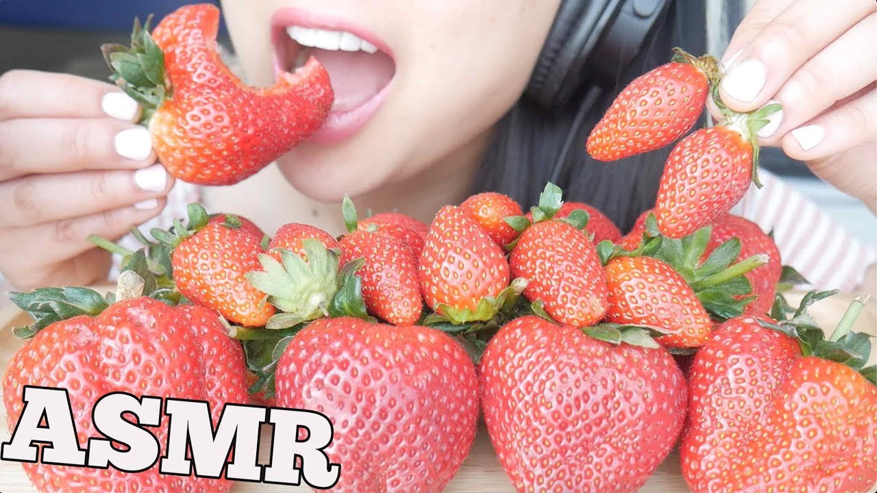 ⁣ASMR *GIANT + Mini Strawberry (SATISFYING FRUIT CRUNCH EATING SOUNDS) NO TALKING | SAS-ASMR