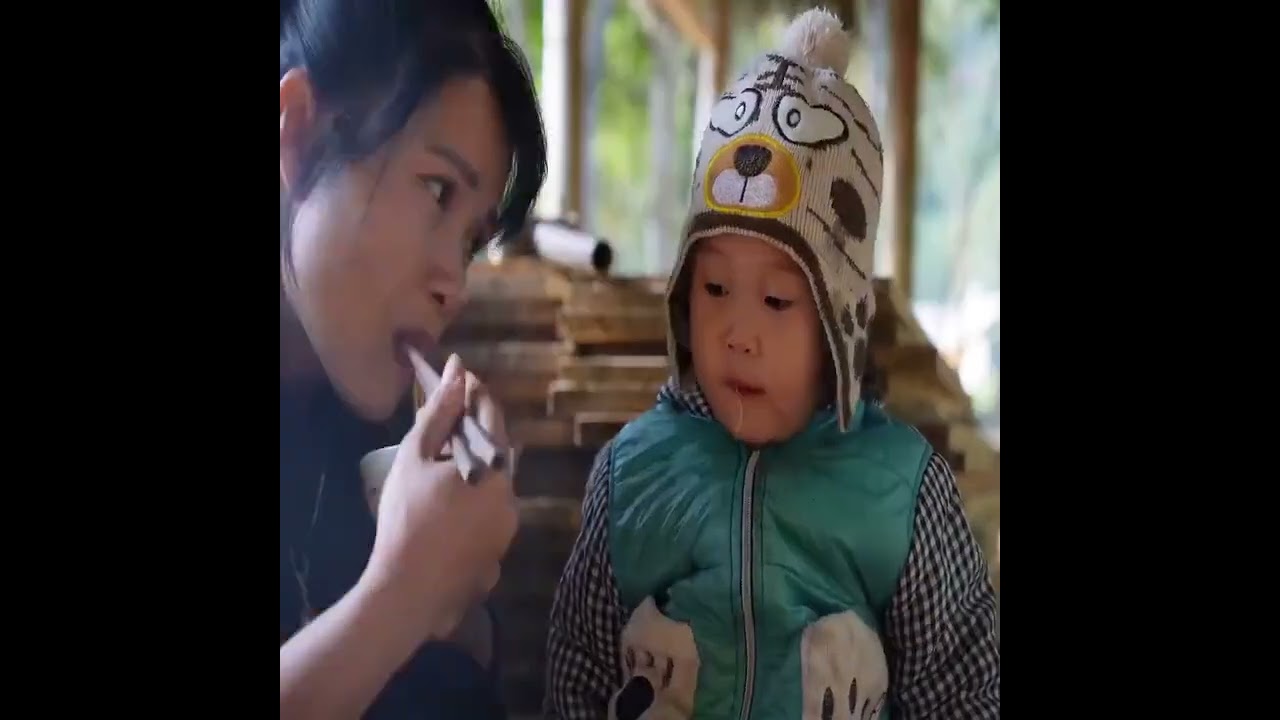 A single mother builds her dream home and raises a boy who was abandoned by his parents