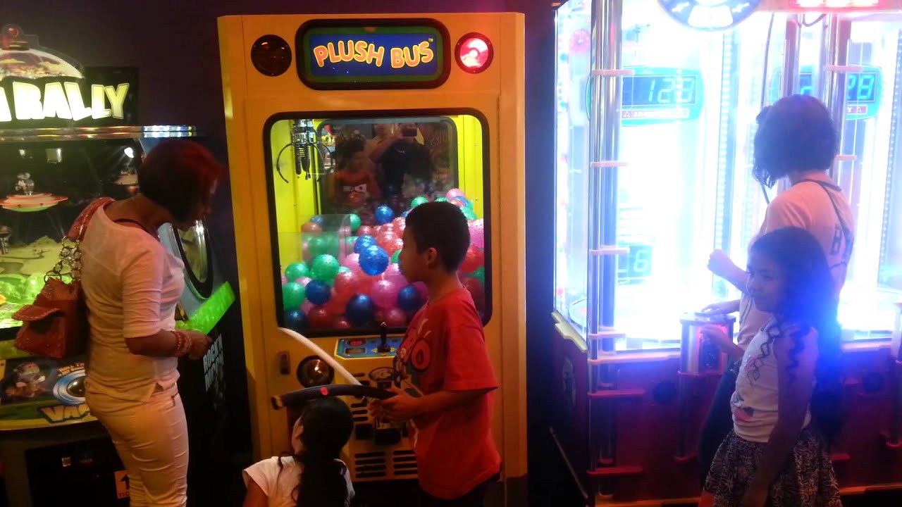 Little girl free balling it!! - YouTube