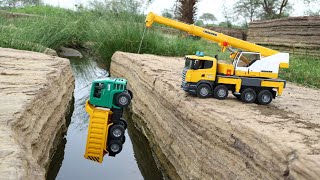 Tata Prima Truck Accident Big Mountain River Pulling Out Crane | Hyva Truck | Ford Tractor | CS Toy