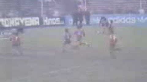 Gol de Olarticoechea a Huracán (Boca 2-Huracán 1 15-09-85)