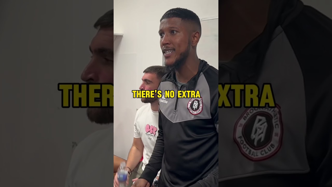 Some motivating words from the gaffers at Brook Athletic fc at half time!🫡 