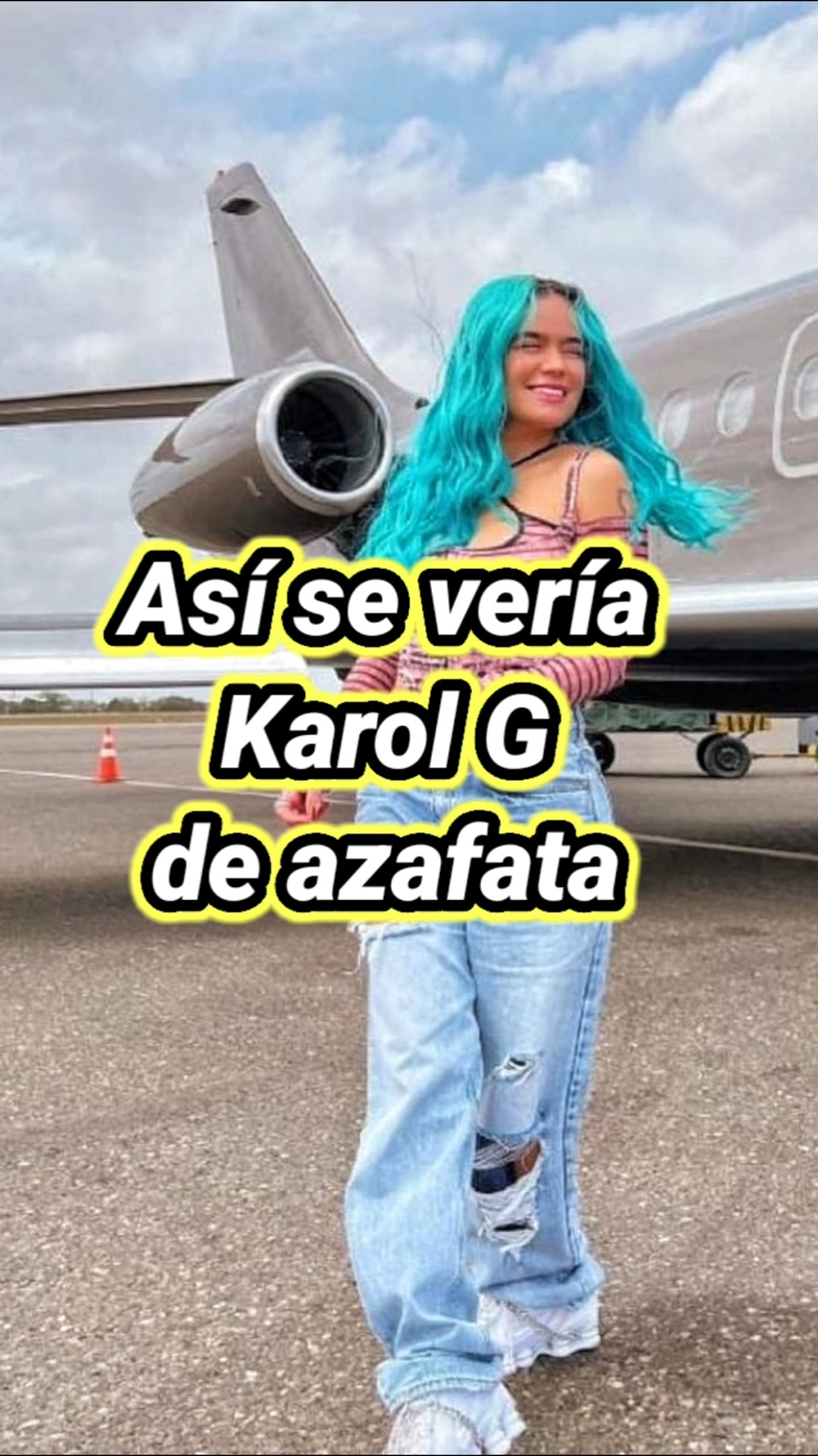 Así se vería Karol G de Azafata. #karolg