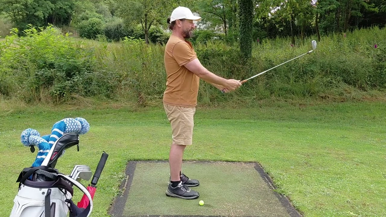 Régularité au golf : les bras en face du corps