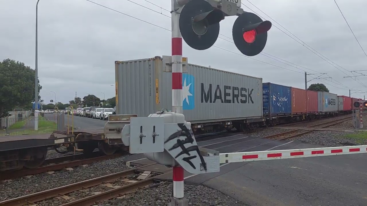 DL 9072 Manuroa Road Level Crossing Takanini Auckland