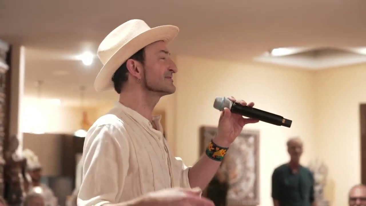 Hallelujah Performance: Live Vocal and Electric Kora