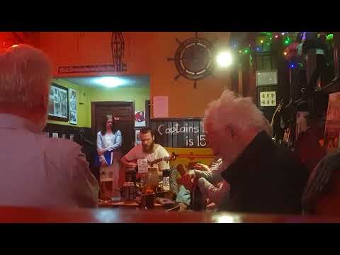 Spontaneous cover of The Alarmist in an Edinburgh folk pub