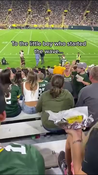 This young fan started the wave in an NFL stadium by himself! (via kaitlynkaitlynkaitlyn111/TikTok)
