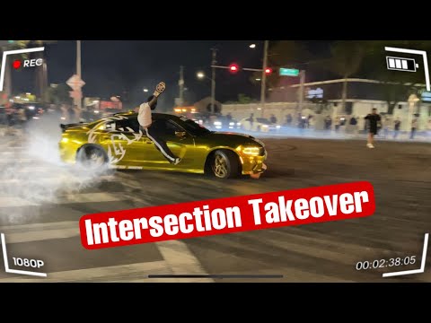 MIAMI FLORIDA INTERSECTION TAKEOVER *Hellcat gone wild*