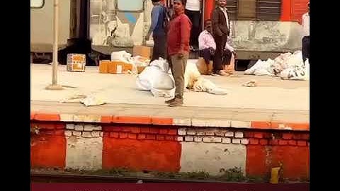 "“Shocking Clip Shows India Post Workers Carelessly Tossing Customer Packages