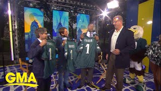 Famous Michael Strahan faces football foe in Philadelphia l GMA Profile