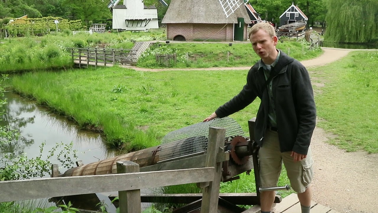 Archimedes Screw Because Hauling Water is Awful