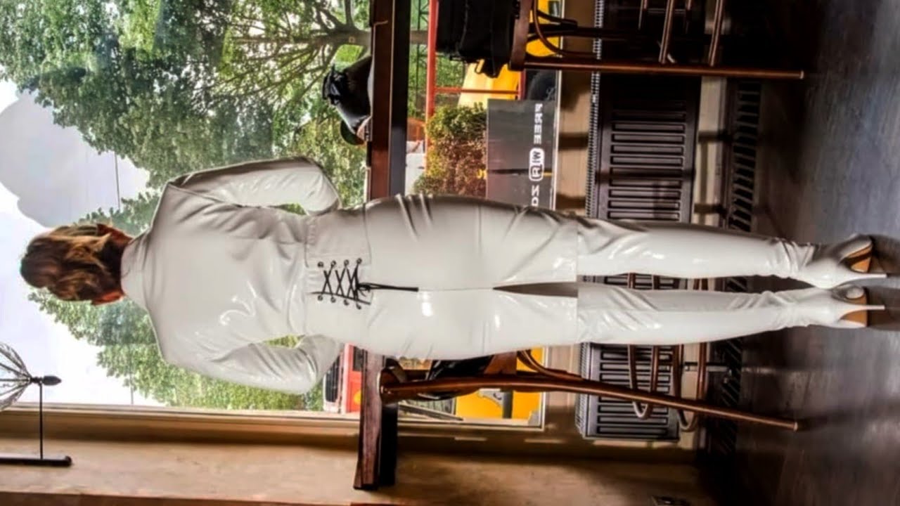 Модные и потрясающие кожаные наряды, платья и длинные сапоги для женщин в офисе 2024_2025. Новый ...